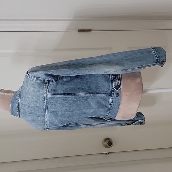 Abercrombie & Fitch, Size M Denim Jacket, Gently Used Condition - Picture 4 of 10